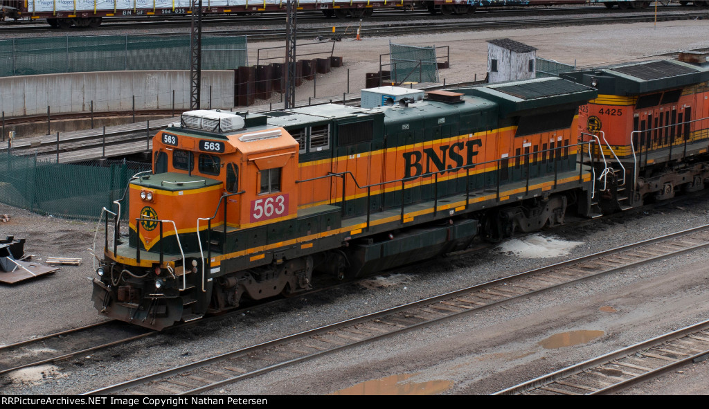BNSF 563